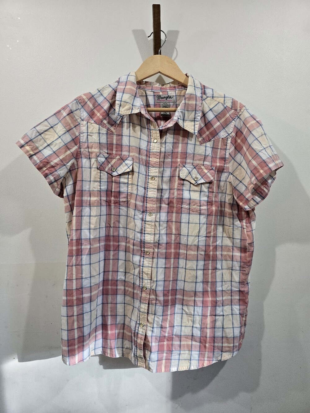 Wrangler, Women XL Pink and Cream Plaid Snap Short-Sleeve Button-Down Shirt